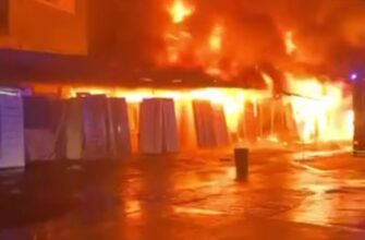 В Ташкенте произошёл пожар на строительном рынке «Изза» в Учтепинском районе. Его потушили за час