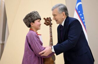 Шавкат Мирзиёев подарил автомобиль четверокласснику на встрече с молодежью