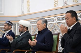 Мирзиёев начал визит в Сурхандарью с мавзолея Хакима Термези