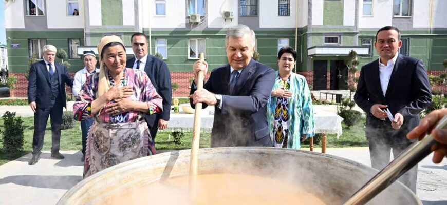 Президент посетил новый массив в Джаркургане и принял участие в праздновании сумаляк-сайиля