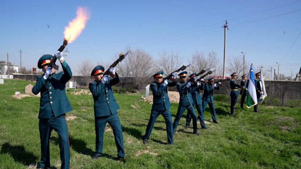 В Кашкадарье простились с инспектором ДПС, погибшим в результате резонансного ДТП в Ташкенте