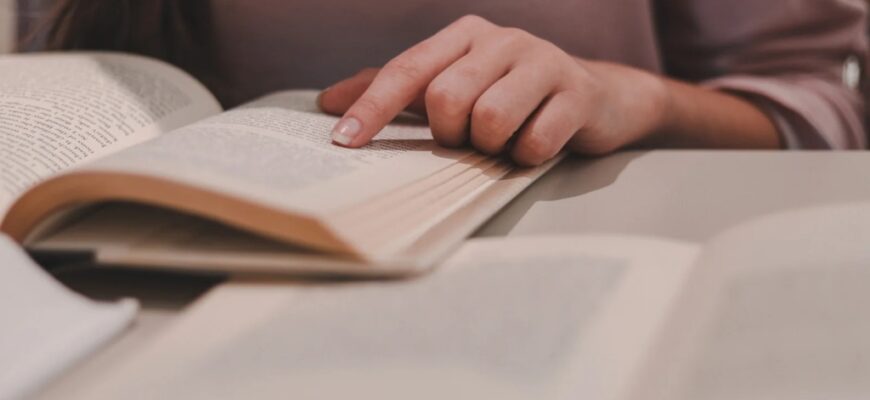 В Узбекистане школьникам будут выплачивать по 10 млн сумов за активное чтение книг