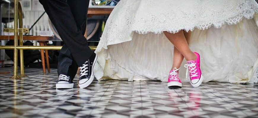 В Узбекистане будут платить за браки после 21 года и расширят поддержку молодых семей