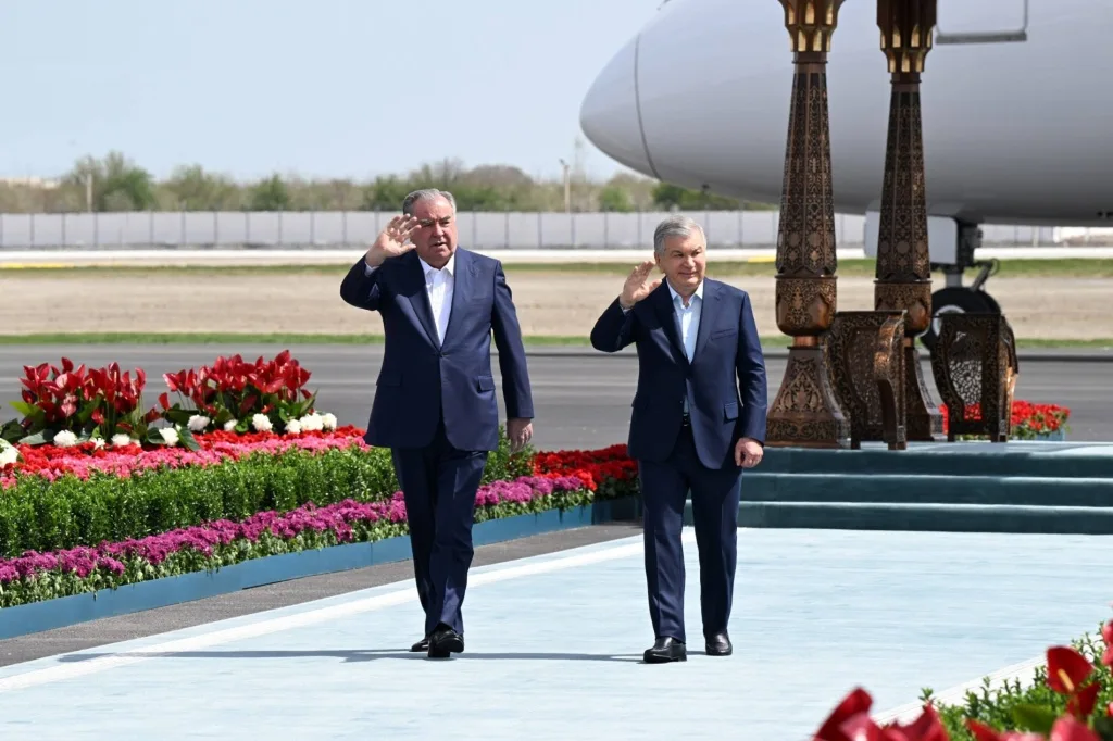 Shavkat Mirziyoyev va Emomali Rahmon Buxoroga kelishdi