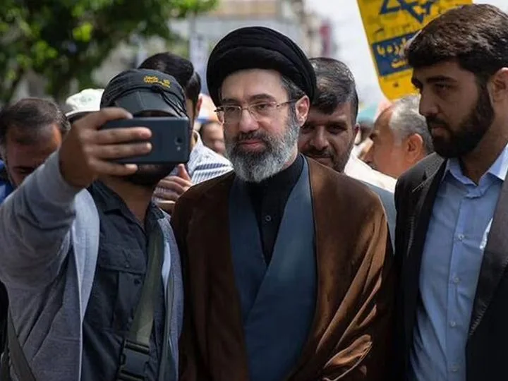 Mojtaba Xomeneiy Eronning yangi oliy rahbari etib saylandi