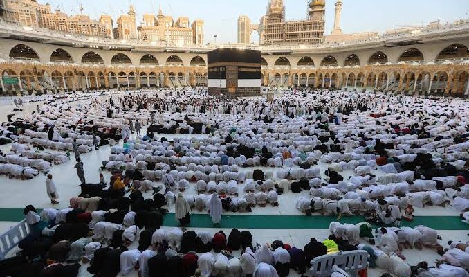 Узбекистан временно приостановил отправку паломников в Умру