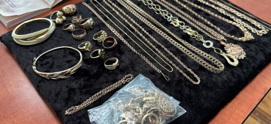 Toshkent aeroportida 720 mln so‘mlik zargarlik buyumlarini olib chiqishga urinish fosh etildi