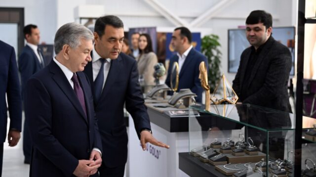 Shavkat Mirziyoyev Farg‘onadagi yangi investitsiya loyihalarini ko‘zdan kechirdi