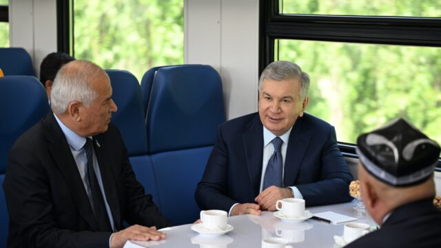 Между Кокандом Наманганом Андижаном и Маргиланом начал курсировать новый электропоезд