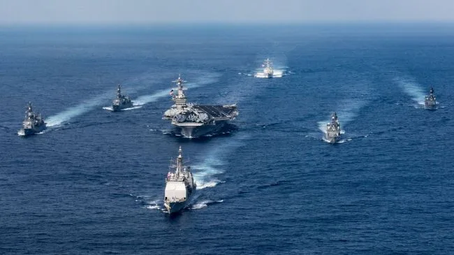 Военно-морские силы США стянули 14 боевых кораблей к востоку от Ормузского пролива