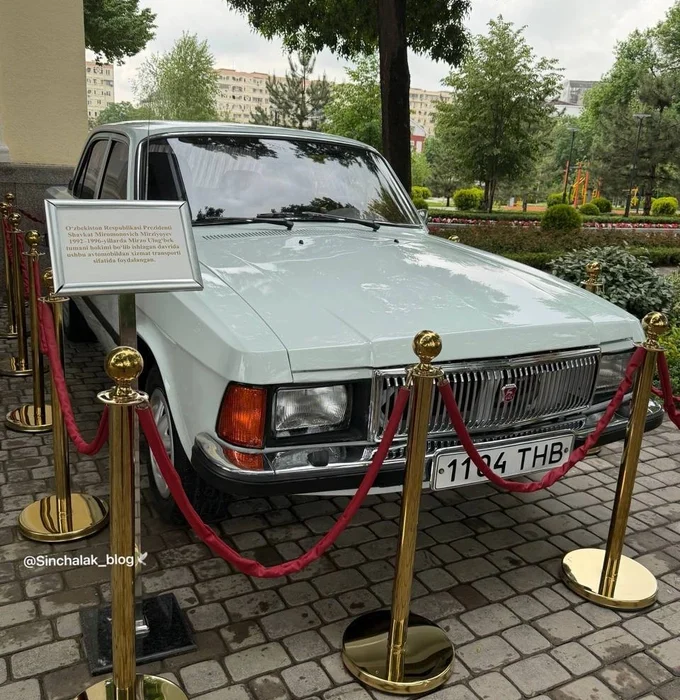 Toshkentda Shavkat Mirziyoyev tuman hokimi bo‘lgan yillarda mingan xizmat avtomobili namoyish etildi