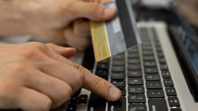 O‘zbekistonda banklar kartadan o‘g‘irlangan pullarni mijozlarga qaytarishga majbur bo‘ladi