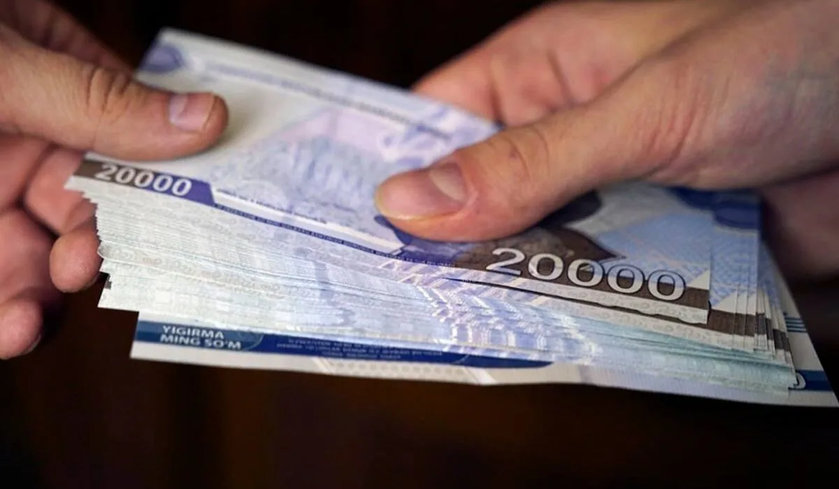 Сотрудникам ЖКХ в Узбекистане запретили собирать наличные деньги