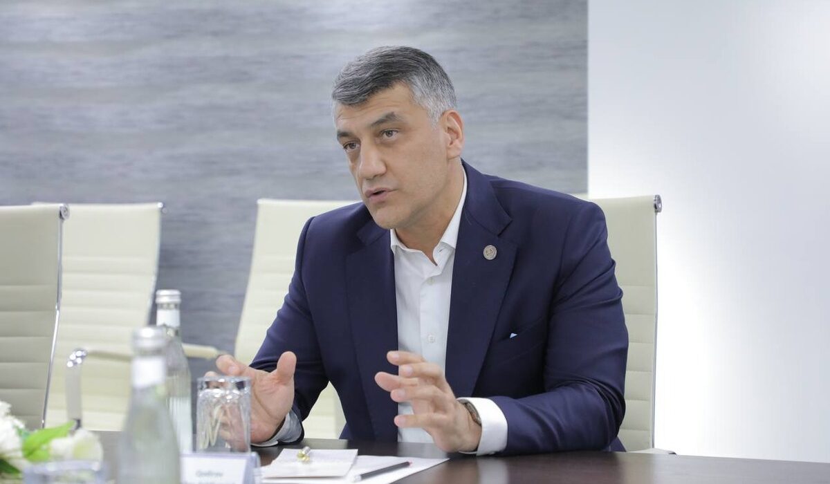 Алишер Кадыров предложил освободить учителей от обязанности воспитывать детей