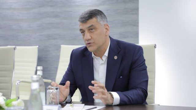 Alisher Qodirov o‘qituvchilarni tarbiya berish majburiyatidan ozod qilishni taklif etdi