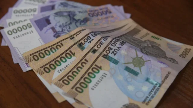 O‘zbekistonda 100 ming so‘mlik banknotalar eng ko‘p qo‘llaniladigan pulga aylandi