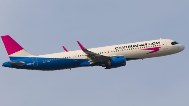 Из-за удара молнии Centrum Air заменила самолет на рейсе в Ургенч