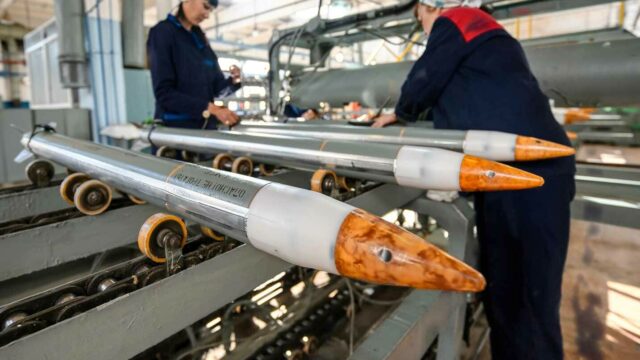 В Узбекистане для защиты урожая начали применять противоградовые ракеты