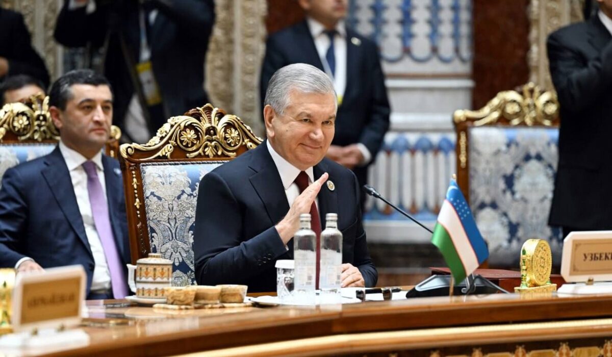 Шавкат Мирзиёев вошел в тройку лидеров стран СНГ по уровню доверия среди россиян