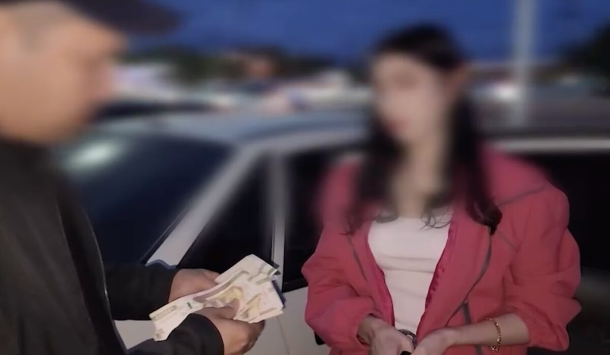 Vobkentda erkak kishini ishqiy yozishmalar bilan shantaj pul talab qilgan ayollar ushlandi