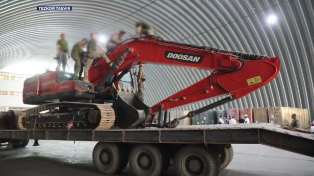 Из Афганистана в Узбекистан пытались провезти почти 600 кг наркотиков в экскаваторе