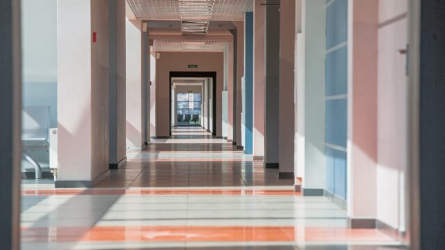 В Ташкенте оштрафовали студента, домогавшегося своей однокурсницы