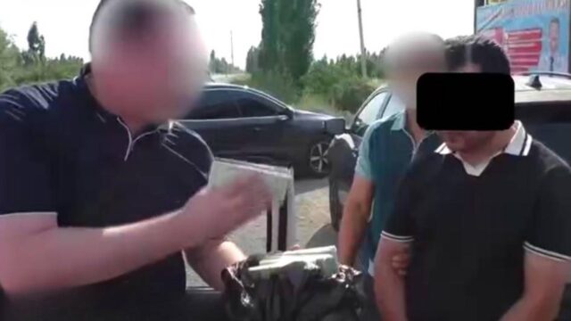 В Намангане задержали фальшивомонетчиков при попытке сбыта 100 тысяч долларов