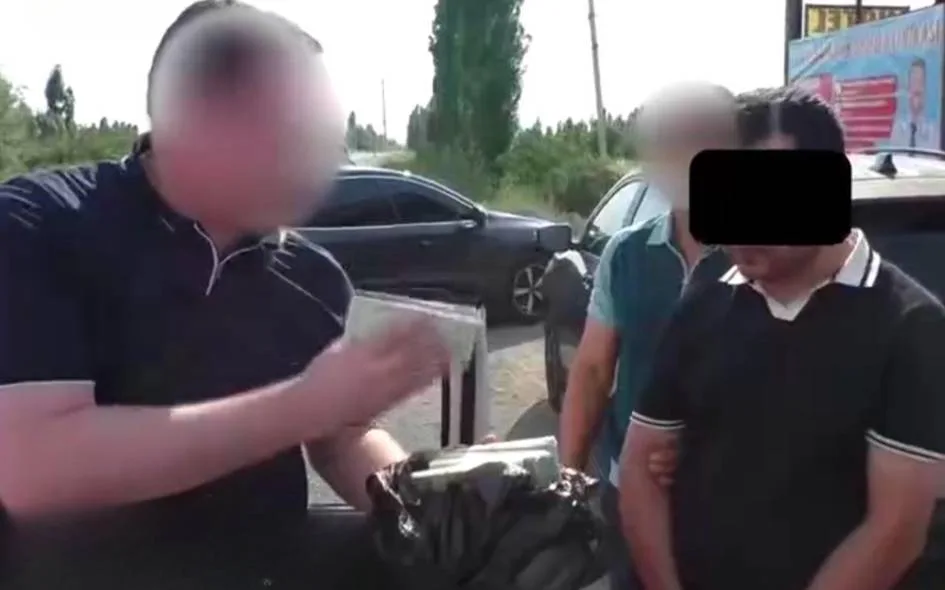 В Намангане задержали фальшивомонетчиков при попытке сбыта 100 тысяч долларов