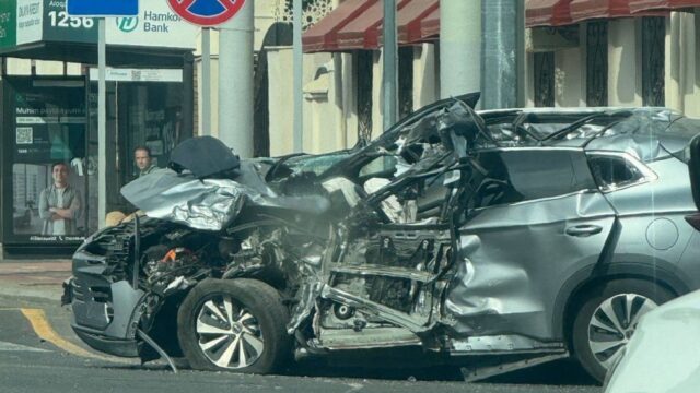 В Ташкенте водитель BYD проехал на красный и столкнулся с автобусом