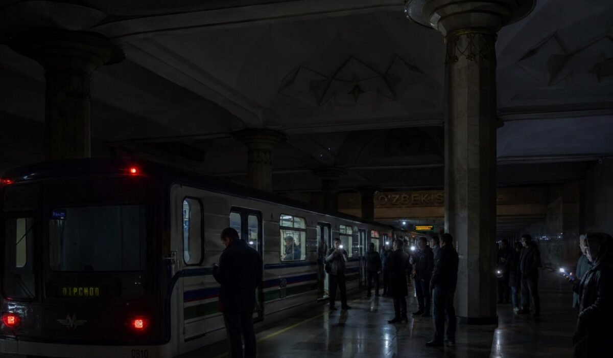 Авария на Ташкентской ТЭЦ оставила пять районов столицы и метро без света