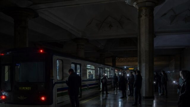 Авария на Ташкентской ТЭЦ оставила пять районов столицы и метро без света