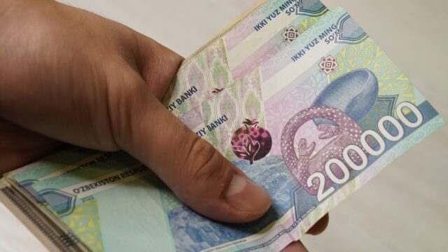 Экс-глава филиала Агентства миграции выманил $90 тысяч за отправку в Корею