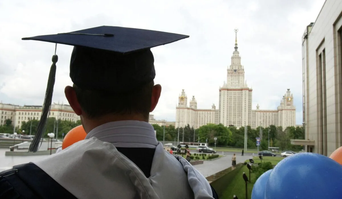 Выпускникам топ-500 вузов мира в Узбекистане доплатят до 15 БРВ за работу в ННО