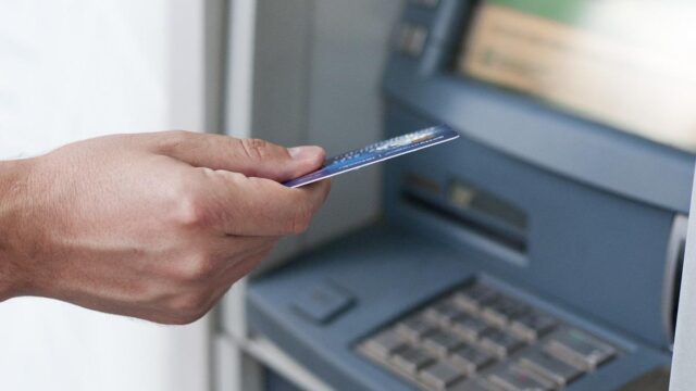Почти 70% узбекистанцев живут на одну зарплату — отчет Центрального банка