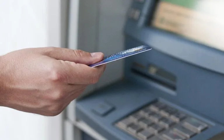 O‘zbekistonliklarning qariyb 70 foizi faqat oylik hisobiga yashaydi — Markaziy bank hisoboti