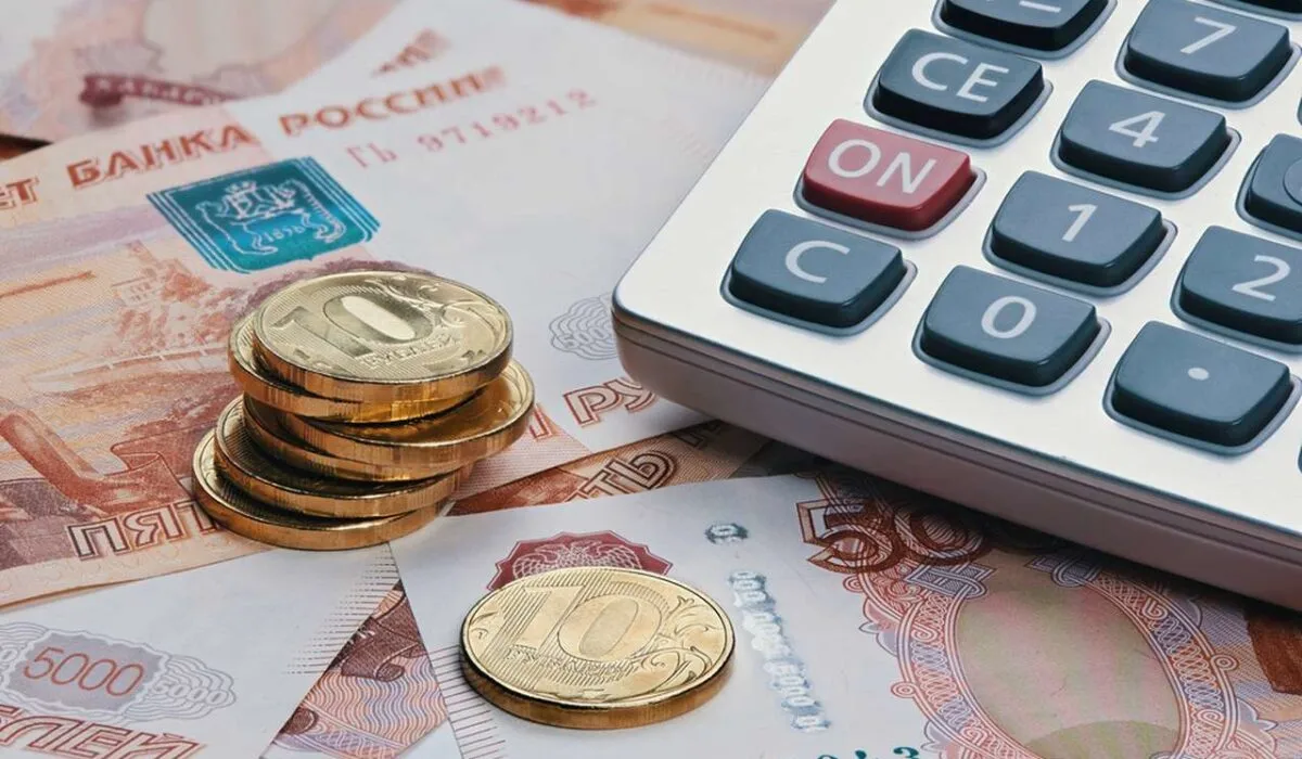 Мигрантов в России хотят обязать платить 3% с каждого перевода за рубеж