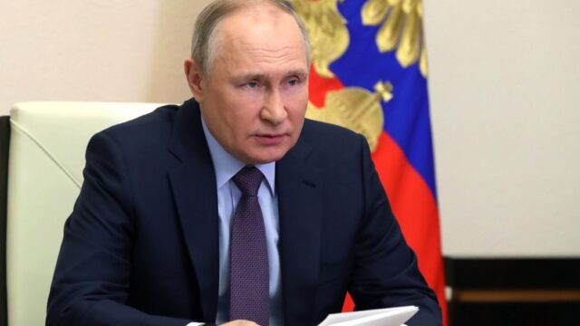 Vladimir Putin Ukrainaning zarbalari ortidan Rossiyada yonilg‘i tanqisligi yuzaga kelganini tan oldi