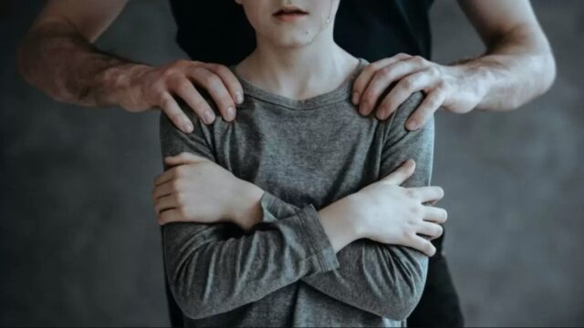 Andijonda voyaga yetmagan qiz bilan jinsiy aloqa qilgan IIB xodimi qamoqqa olindi