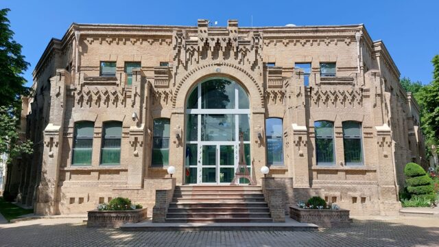 Посольство Франции предупредило узбекистанцев о визовых мошенниках