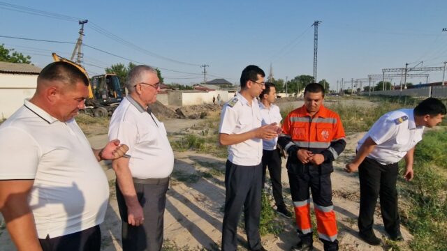 В Ташкенте железнодорожник спас тонувшую канале девочку