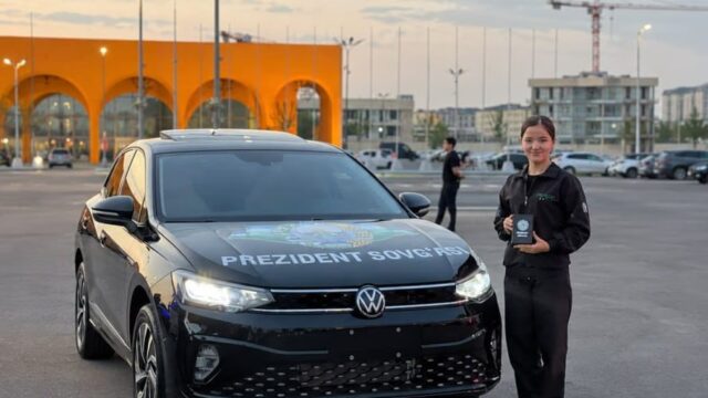 Молодая изобретательница получила от президента электромобиль Volkswagen