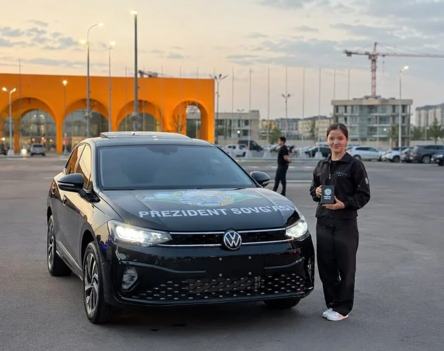 Молодая изобретательница получила от президента электромобиль Volkswagen