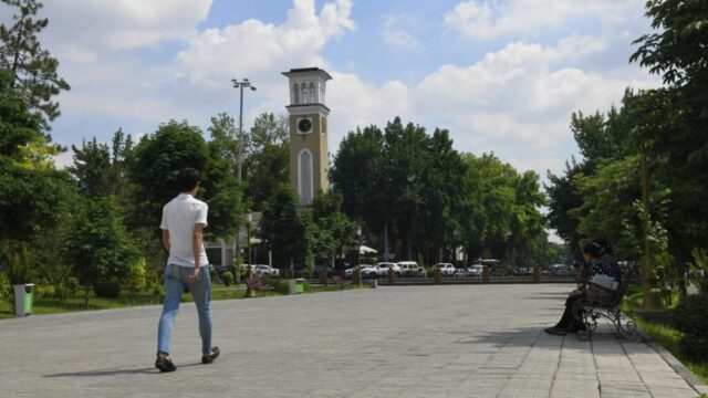 Гострудинспекция рекомендовала ограничить работу на улице с 11:00 до 16:00 из-за жары