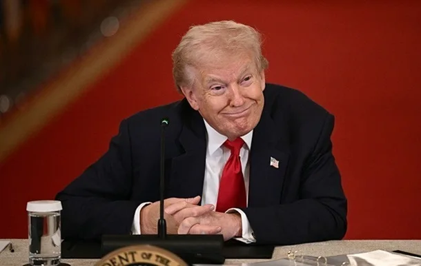 Трамп приказал полностью прекратить торговлю с Испанией