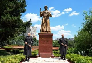 В Тбилиси состоялось торжественное открытие памятника Алишеру Навои