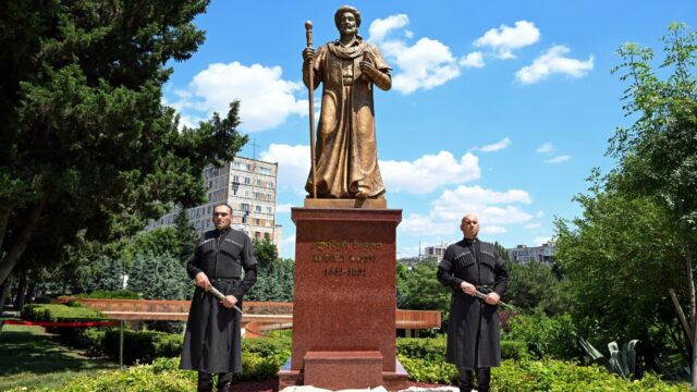 В Тбилиси состоялось торжественное открытие памятника Алишеру Навои
