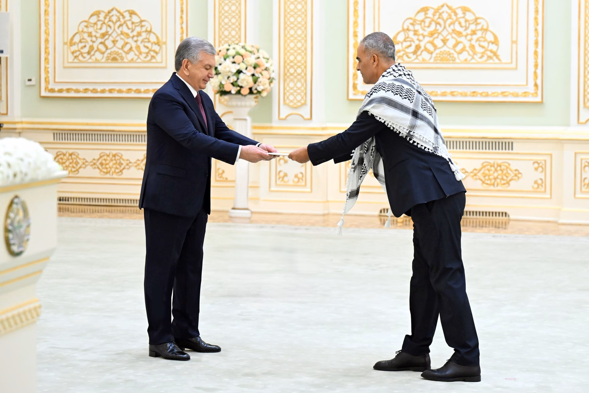 Shavkat Mirziyoyev yangi tayinlangan xorijiy elchilarning ishonch yorliqlarini qabul qildi