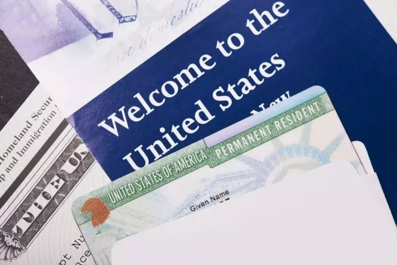 Администрация Трампа хочет ввести залог в $100 тысяч для получения Green Card