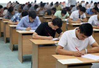 Не поступившим в 5 вузов абитуриентам дадут шанс зачислиться на свободные места