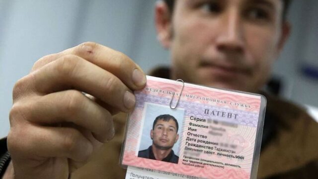В России мигрантам могут отказать в патенте из-за низкого официального дохода
